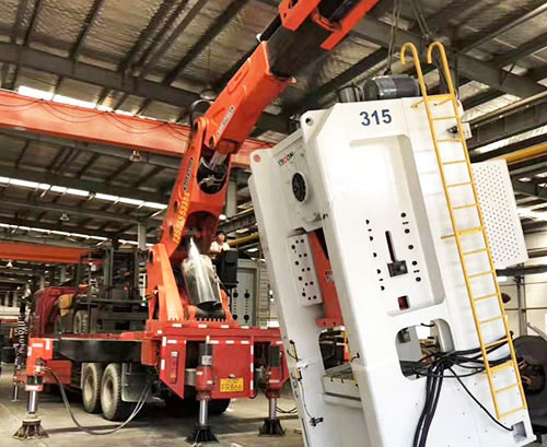 东营河口附近随车吊出租，轻松解决运输难题