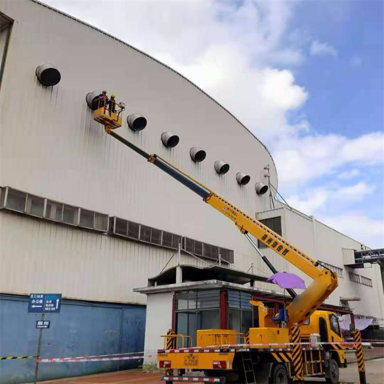 东营河口高空作业车出租服务：专业广告牌安装解决方案