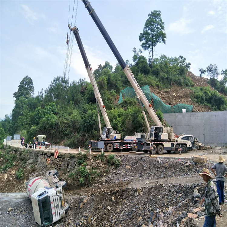 东营河口汽车掉沟里叫吊车救援要多少钱