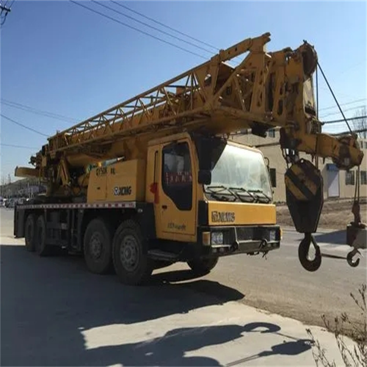 东营河口吊车吊挖机吊哪里比较安全